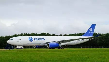 Erstes Frachtflugzeug von GEODIS startet