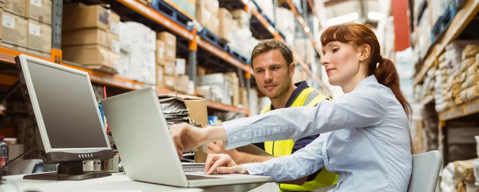 2 people doing inventory management during peak season in a warehouse