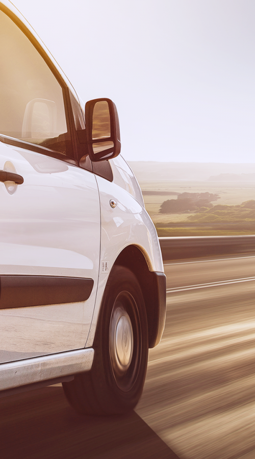 Camion sur une autoroute